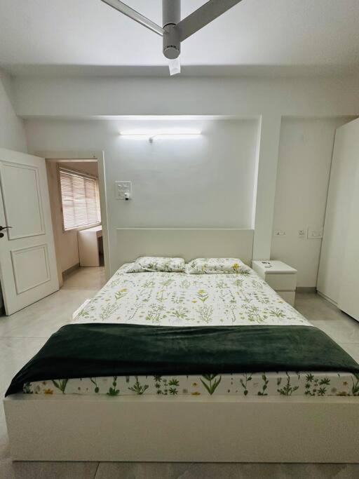 White House Sky View Theatre Villa In Gachibowli エクステリア 写真