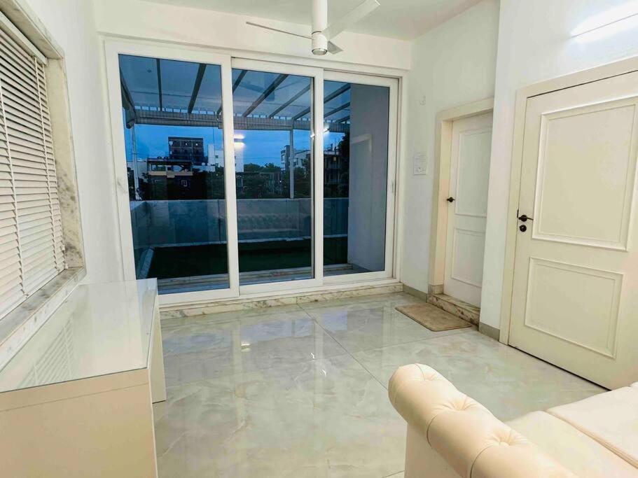 White House Sky View Theatre Villa In Gachibowli エクステリア 写真
