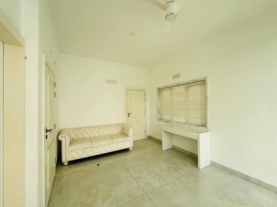 White House Sky View Theatre Villa In Gachibowli エクステリア 写真