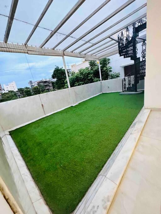 White House Sky View Theatre Villa In Gachibowli エクステリア 写真